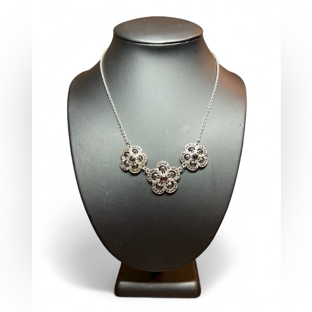 Vintage Silver Tone‎ Black Encrusted Flower Chain Pendant Necklace